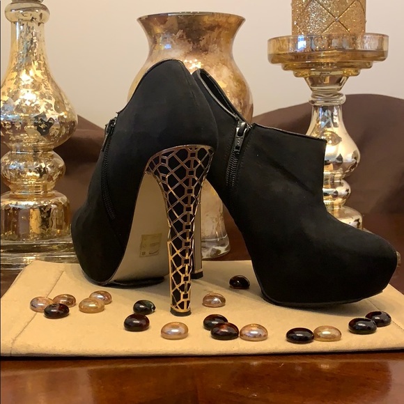 Shoes - Picture 2 of 5